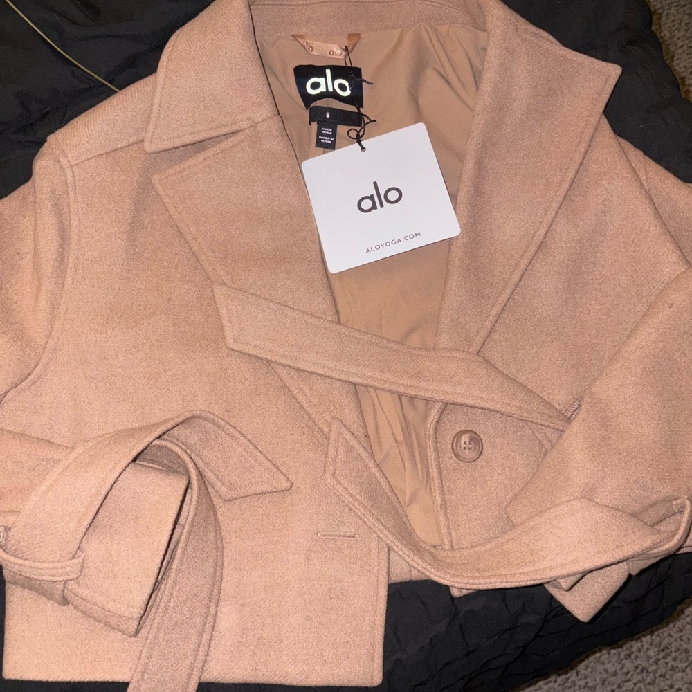 ALO Yoga Women’s Wool Cropped Metro Trench Jacket - Toasted Almond